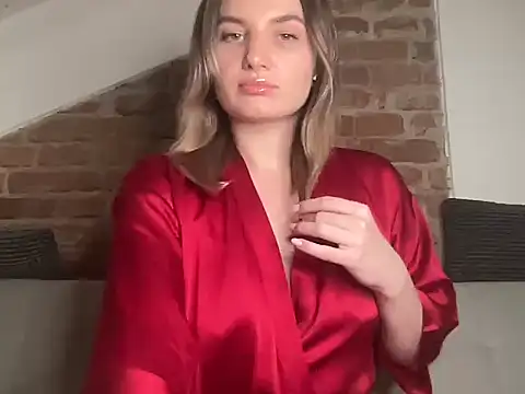 Snapshot of Heiva01 chatting on 12.13.25 Heiva01 online show from 12.13.25