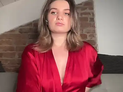 Snapshot of Heiva01 chatting on 12.15.25 Heiva01 online show from 12.15.25