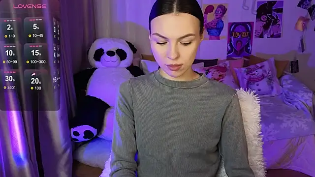 Snapshot of MaxinCarroll chatting on 12.16.25 MaxinCarroll online show from 12.16.25