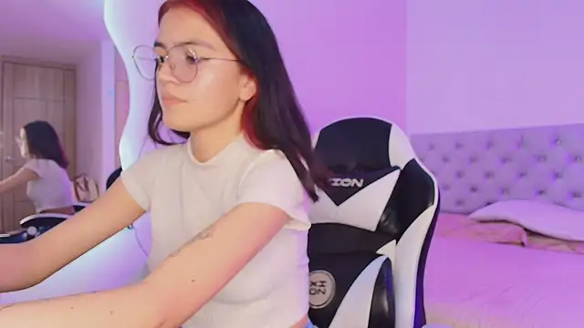 Snapshot of Celeste__star18 chatting on 12.17.25 Celeste star18 online show from 12.17.25