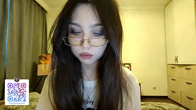 Qwami Amie online show from 01.12.26