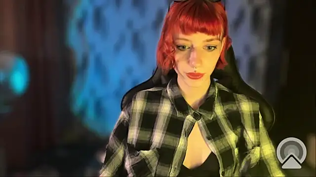 Snapshot of RedFica chatting on 12.13.25 RedFica online show from 12.13.25