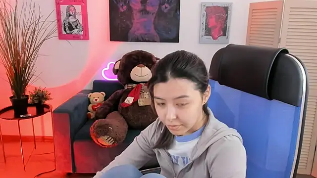 Snapshot of SirenMystiq chatting on 12.14.25 SirenMystiq online show from 12.14.25