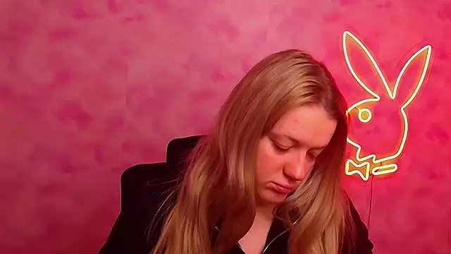 Snapshot of Samantha_Gloww chatting on 12.15.25 Samantha Gloww online show from 12.15.25