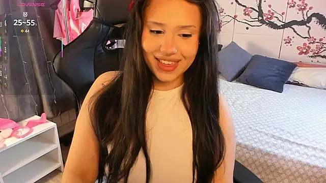 Snapshot of Nicole_Pars chatting on 12.14.25 Nicole Pars online show from 12.14.25