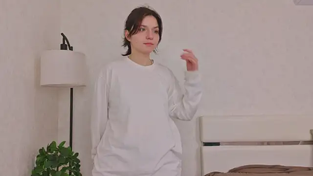NyraVesperis online show from 04.02.26
