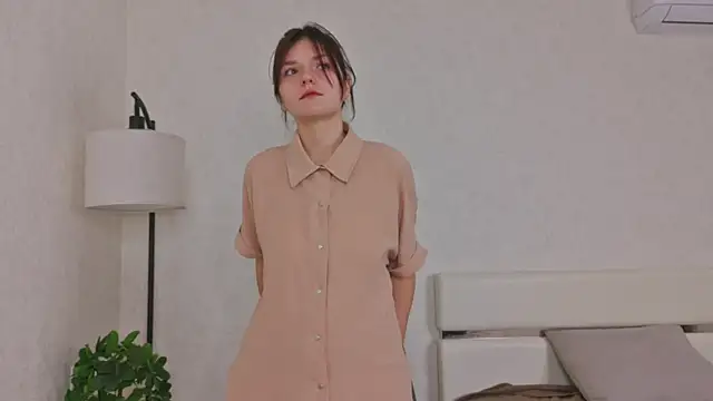 NyraVesperis online show from 04.03.26