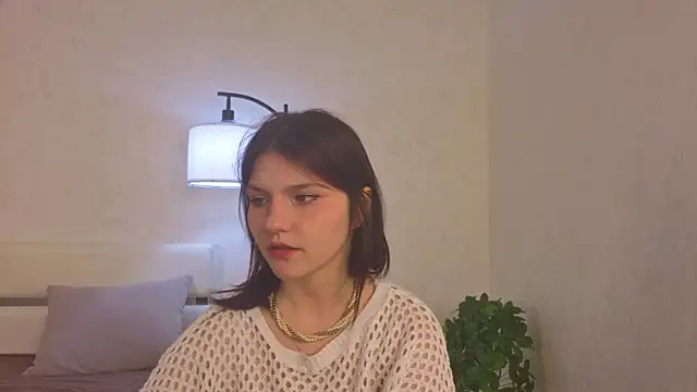 NyraVesperis online show from 04.18.26