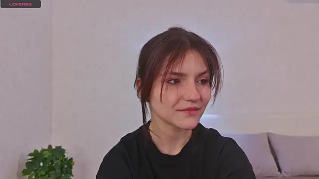 NyraVesperis online show from 04.23.26