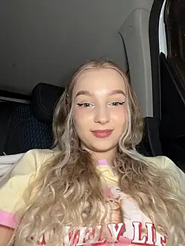 Snapshot of -teenytiny- chatting on 12.14.25 -teenytiny- online show from 12.14.25