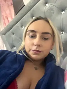 Snapshot of ScarletJ_ chatting on 12.14.25 ScarletJ online show from 12.14.25