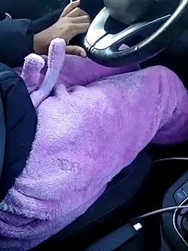 Julie9toma online show from 12.15.25