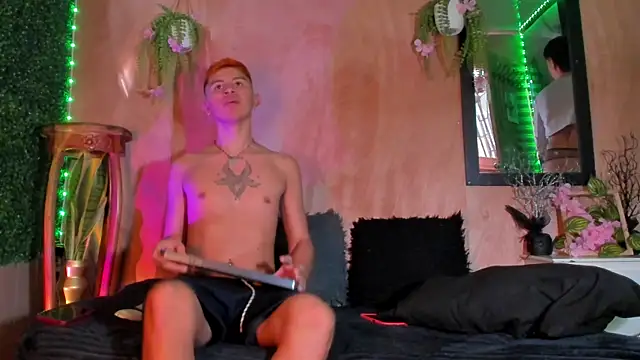 Snapshot of DeeQuinn_Blaze chatting on 12.18.25 DeeQuinn Blaze online show from 12.18.25