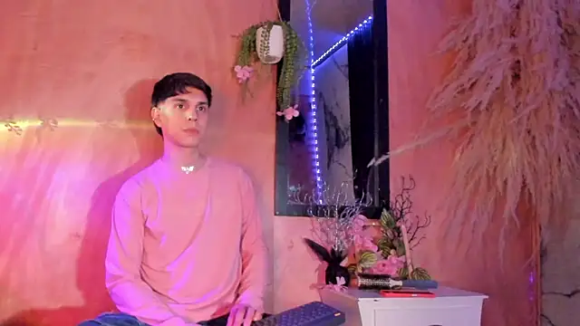 Snapshot of DeeQuinn_Blaze chatting on 12.20.25 DeeQuinn Blaze online show from 12.20.25