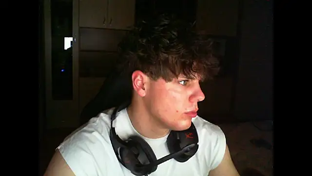 Snapshot of GymGuy0505 chatting on 12.14.25 GymGuy0505 online show from 12.14.25