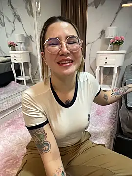 Annyhathatway online show from 05.16.26