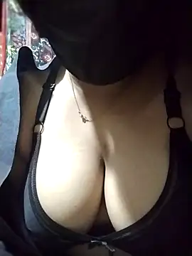 Snapshot of nosrat014 chatting on 12.17.25 nosrat014 online show from 12.17.25