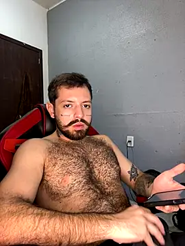 Snapshot of LaranjinhaLuccasKonig chatting on 12.15.25 LaranjinhaLuccasKonig online show from 12.15.25