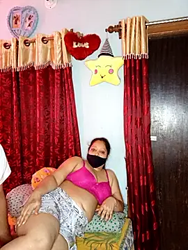 Snapshot of peu8 chatting on 12.21.25 peu8 online show from 12.21.25