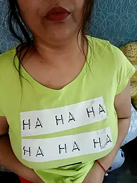 Snapshot of peu8 chatting on 02.14.26 peu8 online show from 02.14.26