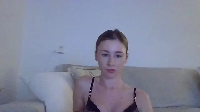 Snapshot of xxQueenxx chatting on 12.15.25 xxQueenxx online show from 12.15.25