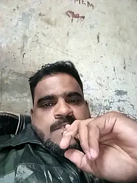 Snapshot of the_7inch_guy chatting on 12.14.25 the 7inch guy online show from 12.14.25