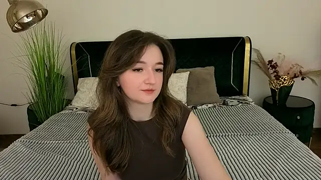 CyrenaLuxe online show from 04.21.26