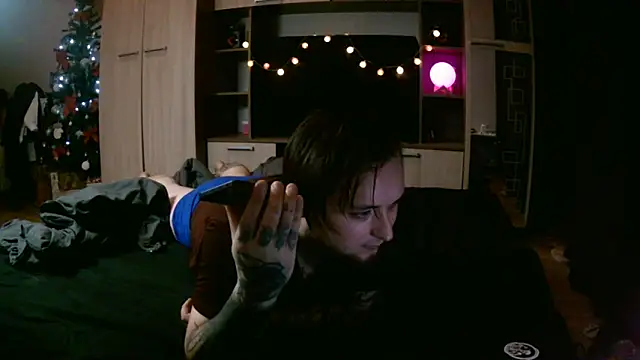 Snapshot of punksshow chatting on 12.17.25 punksshow online show from 12.17.25