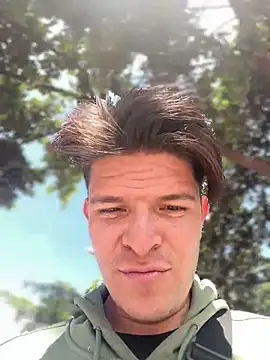 Snapshot of _NickJuniorr chatting on 12.15.25 NickJuniorr online show from 12.15.25