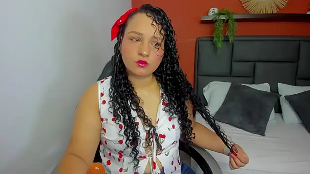 Snapshot of yera_curry chatting on 12.15.25 yera curry online show from 12.15.25