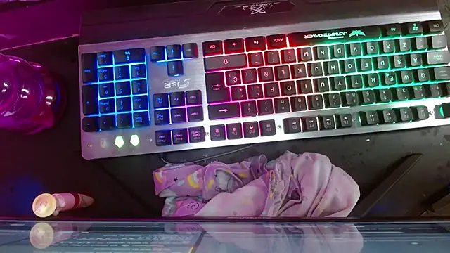 Snapshot of kari-10 chatting on 12.13.25 kari-10 online show from 12.13.25