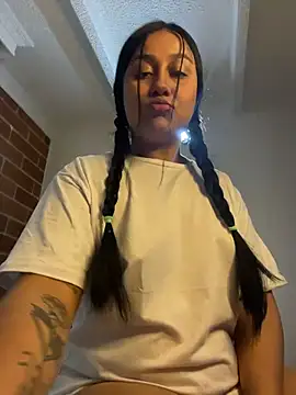 Snapshot of Nova_hotXXX chatting on 12.17.25 Nova hotXXX online show from 12.17.25