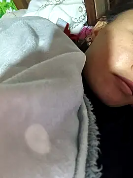 Snapshot of maykimloc chatting on 12.14.25 maykimloc online show from 12.14.25