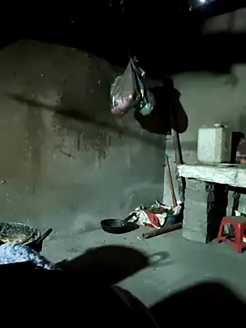 Snapshot of maykimloc chatting on 12.15.25 maykimloc online show from 12.15.25