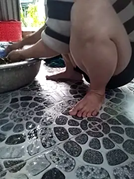 Snapshot of thoconxx chatting on 12.14.25 thoconxx online show from 12.14.25