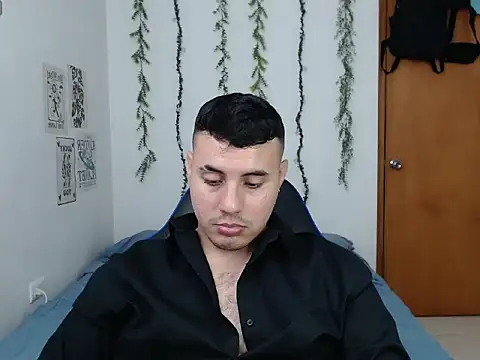 Snapshot of ENZO444_ chatting on 12.15.25 ENZO444 online show from 12.15.25