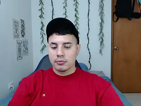 Snapshot of ENZO444_ chatting on 12.18.25 ENZO444 online show from 12.18.25