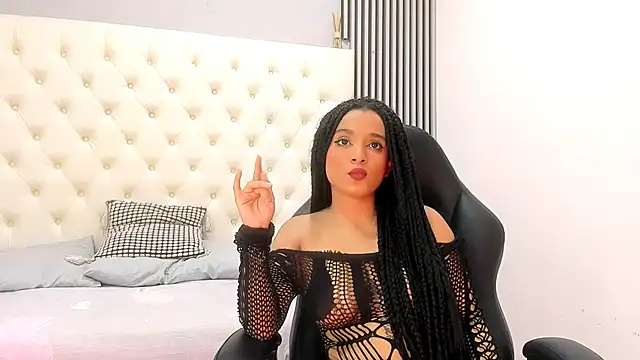 Snapshot of khiara___ chatting on 12.15.25 khiara online show from 12.15.25