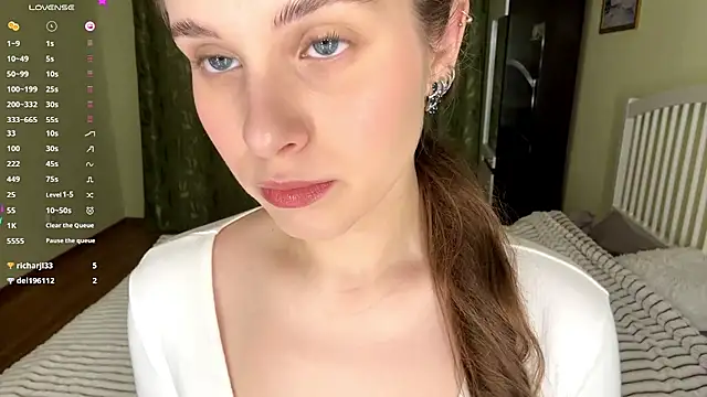 Snapshot of MiaBlanko chatting on 12.17.25 MiaBlanko online show from 12.17.25