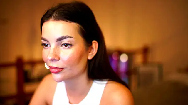 Snapshot of VibrantTunes chatting on 12.14.25 VibrantTunes online show from 12.14.25