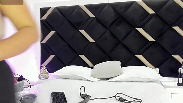 Lunara Vall online show from 04.01.26