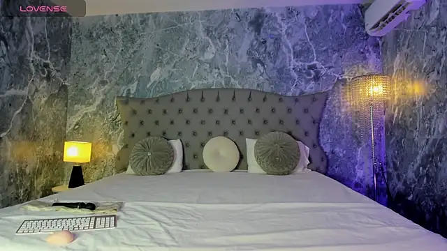 EVANGELIINE 21 online show from 04.04.26