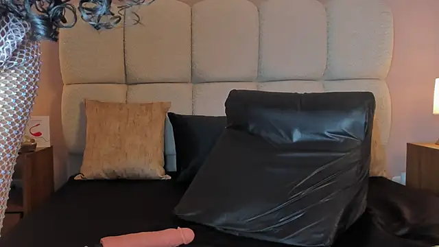 Snapshot of veromilff chatting on 03.20.26 veromilff online show from 03.20.26