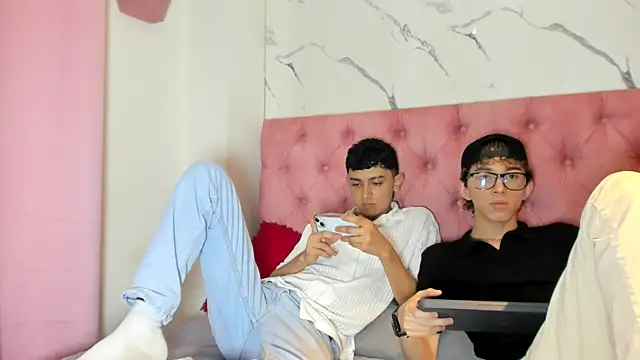 Snapshot of double_temptation2 chatting on 12.13.25 double temptation2 online show from 12.13.25