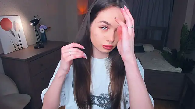 YvonneRobes online show from 02.04.26