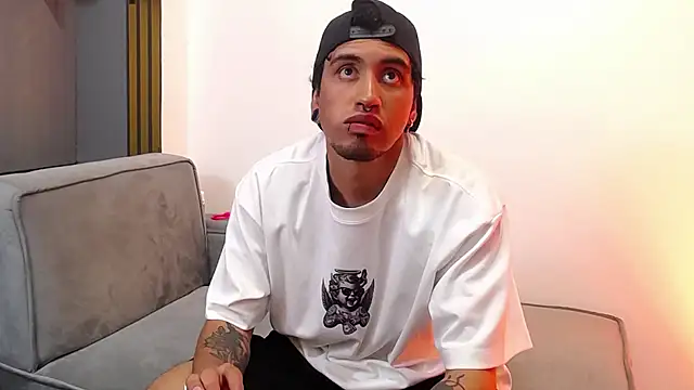 Snapshot of ChrisLyonss chatting on 12.15.25 ChrisLyonss online show from 12.15.25