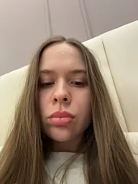 Snapshot of Nicole_Loving chatting on 12.13.25 Nicole Loving online show from 12.13.25