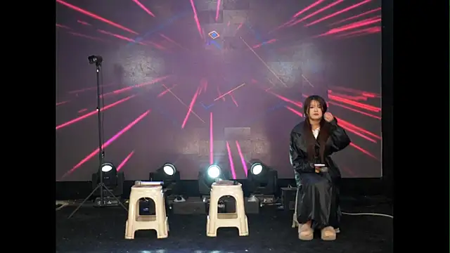 Snapshot of Xiaomei668 chatting on 12.15.25 Xiaomei668 online show from 12.15.25