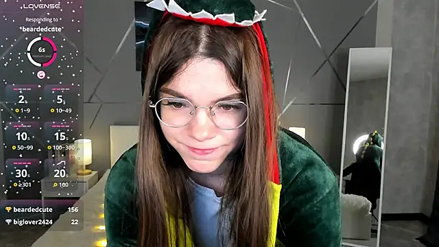 miss  evelyne online show from 12.20.25