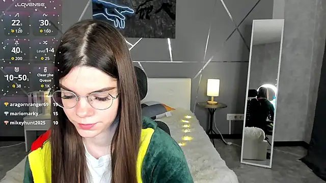 miss  evelyne online show from 12.21.25